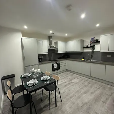 Retro Suite A Luxury Apartment With King Size Bed Wii Games And Entertainment Leicester Exterior foto
