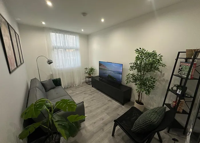 Retro Suite A Luxury Apartment With King Size Bed Wii Games And Entertainment