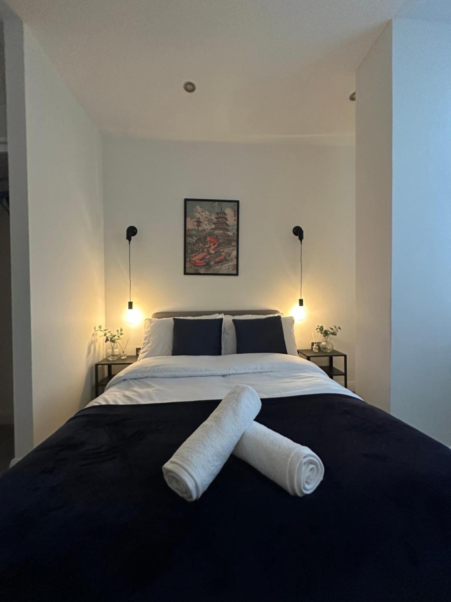 Apartment Retro A Luxury With King Size Bed Wii Games And Entertainment